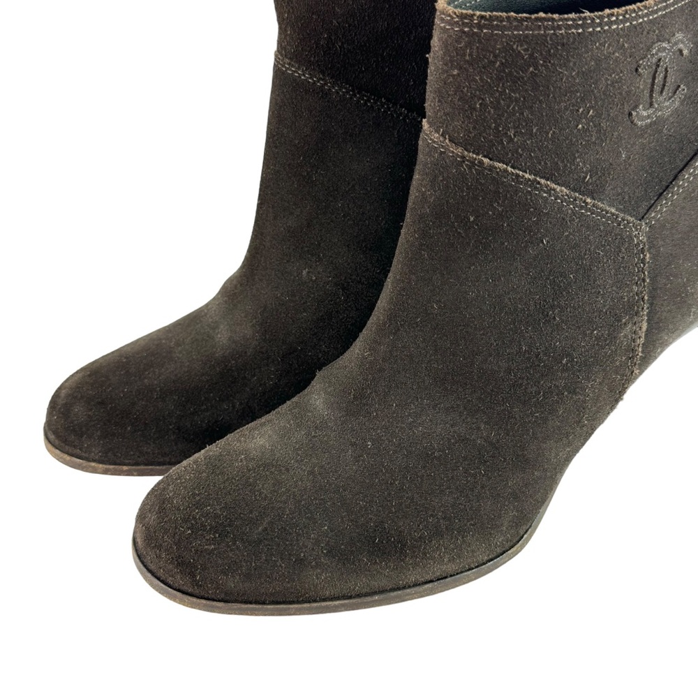 CHANEL Brown Suede CC Ankle Women's Booties Made in Italy Marked as 41 - 11US - Picture 5 of 11